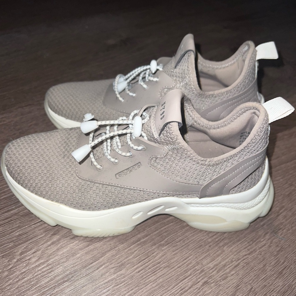 Steve Madden sneaker